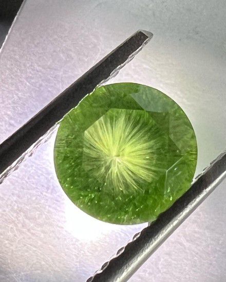 Demantoid Shape Round